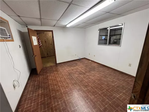 Seguin, TX 78155,701 E Court ST