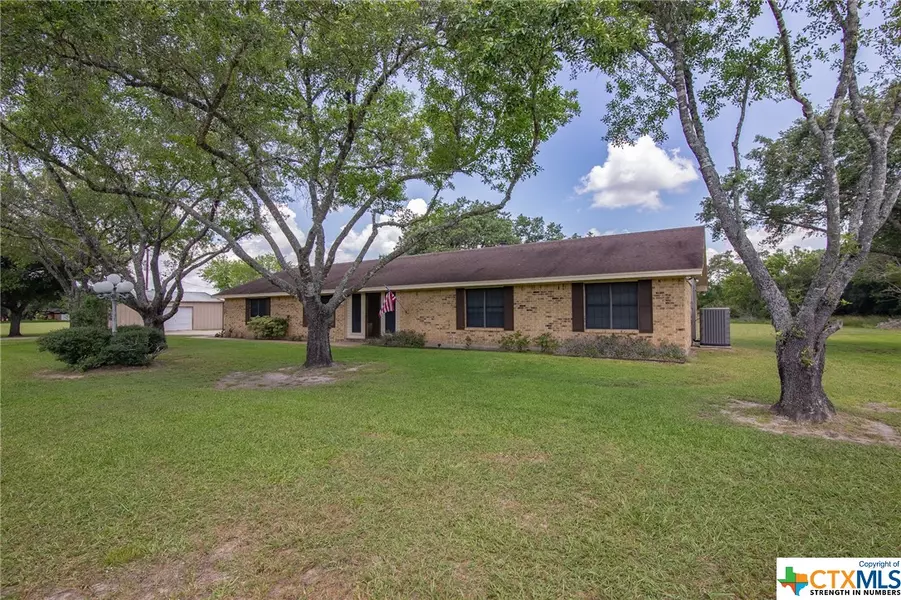 496 Ocelot RD, Inez, TX 77968