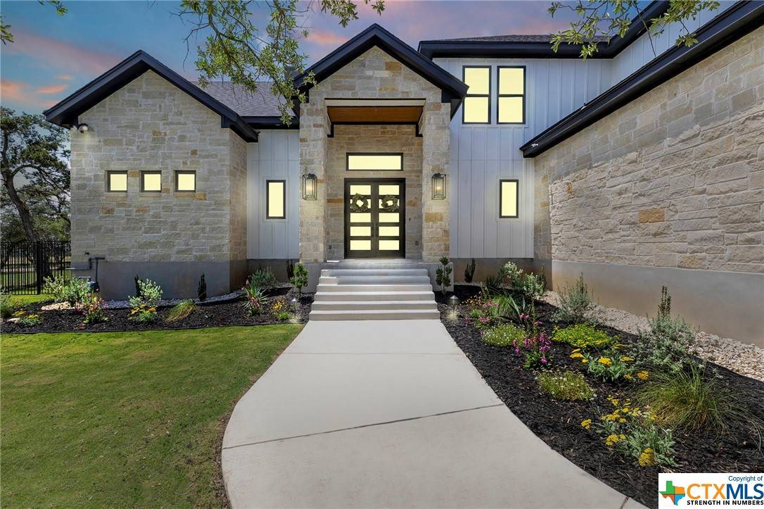 316 Stockman DR, Dripping Springs, TX 78620
