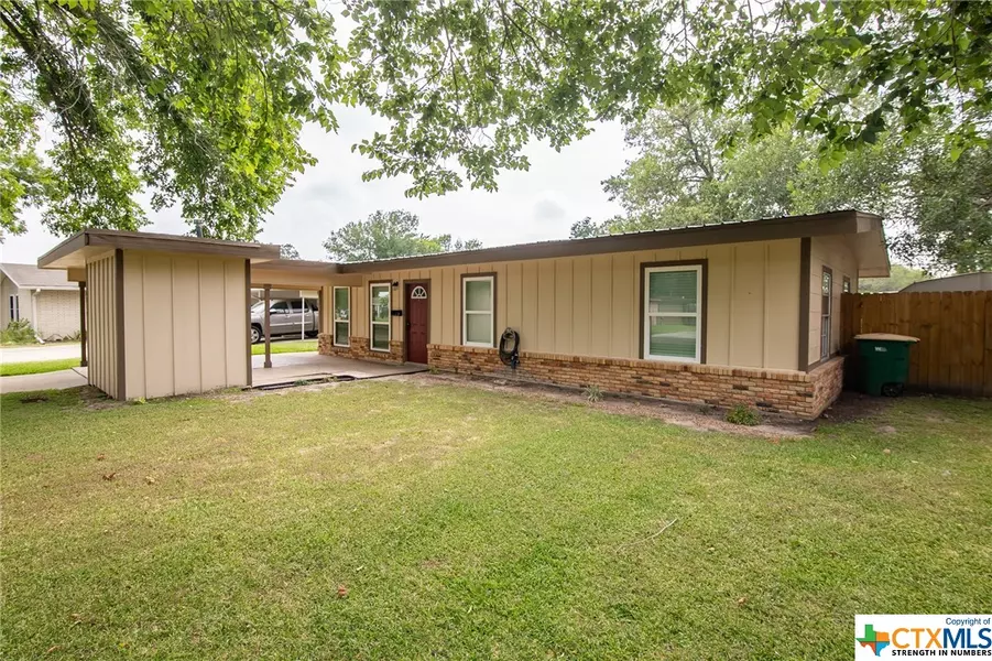 4713 Dahlia LN, Victoria, TX 77904