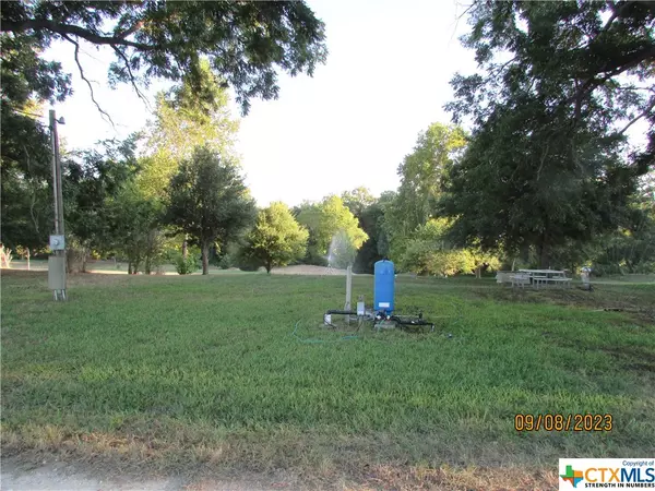 1400 Darst Creek LN,  Seguin,  TX 78155