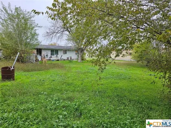 Marion, TX 78124,215 E Schulz ST