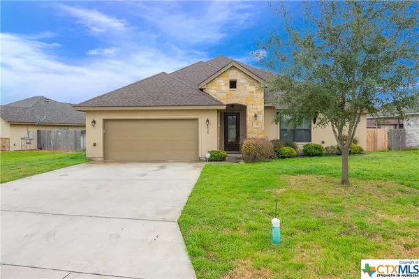 Seguin, TX 78155,825 Saint James