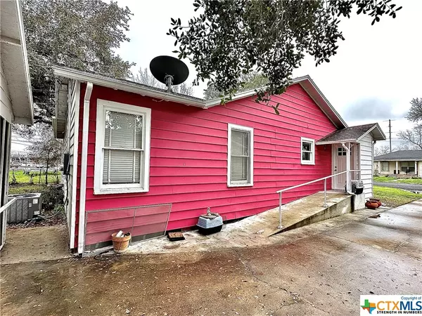 Victoria, TX 77901,904 Du Pont AVE