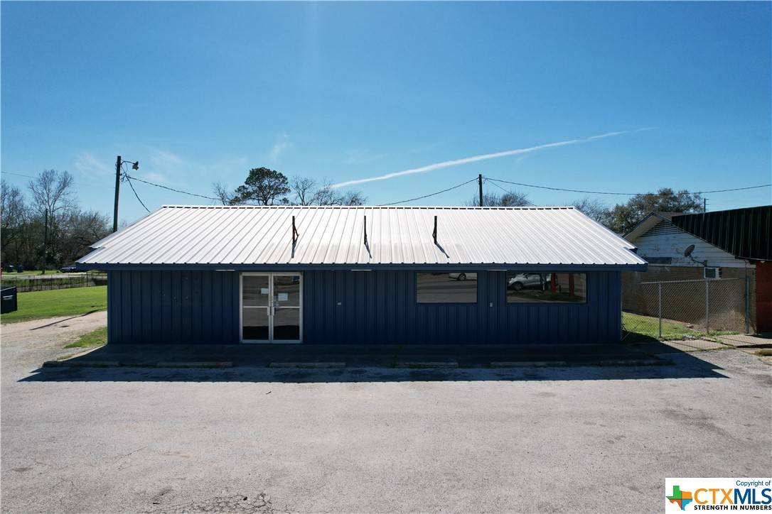 607 E Main, Eagle Lake, TX 77434