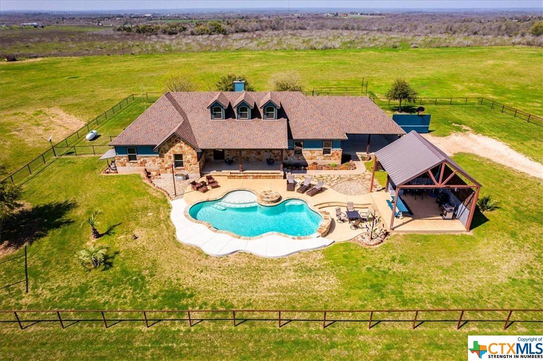 212 Bartsch LN, Red Rock, TX 78662
