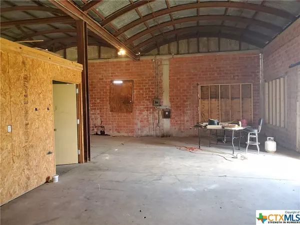 Seguin, TX 78155,603 W New Braunfels ST