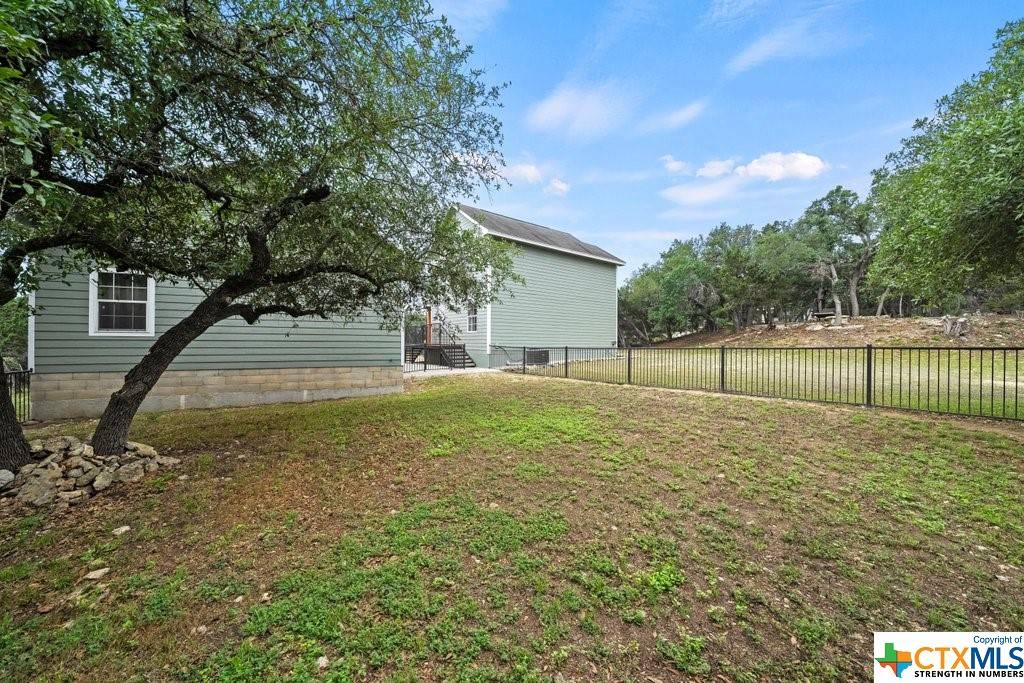 Fischer, TX 78623,677 Possum Tree