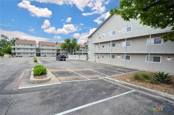 New Braunfels, TX 78130,730 E Mather ST #J-301