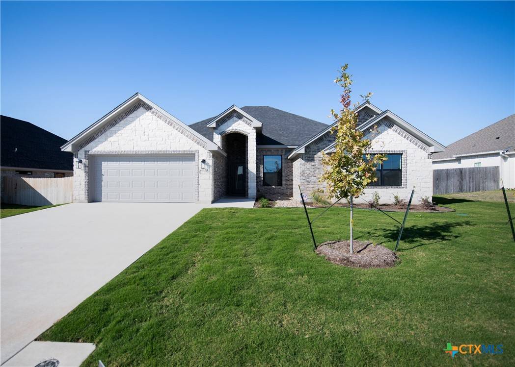 805 Sunnys Halo DR, Hewitt, TX 76643