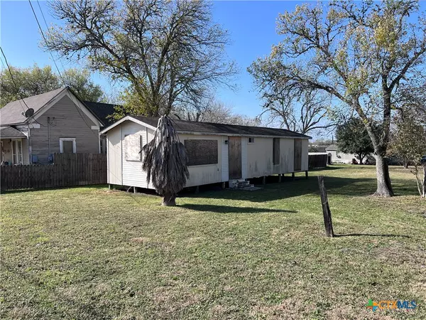 Yoakum, TX 77995,702 Migl ST