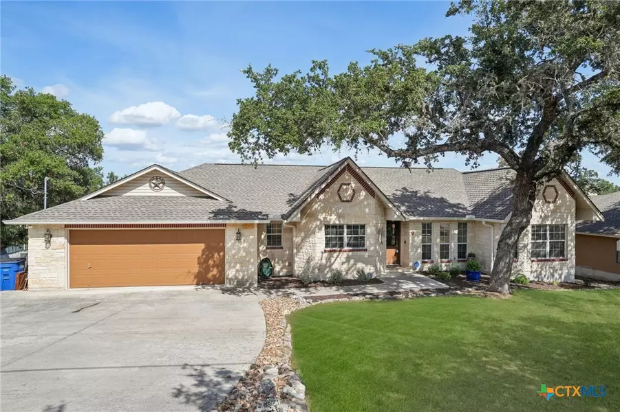 325 Lorne RD, Canyon Lake, TX 78133