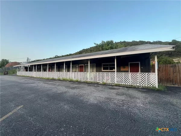 130 Charter Oak DR, Canyon Lake, TX 78133