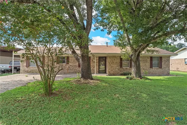 518 E Avenue G, Rosebud, TX 76570