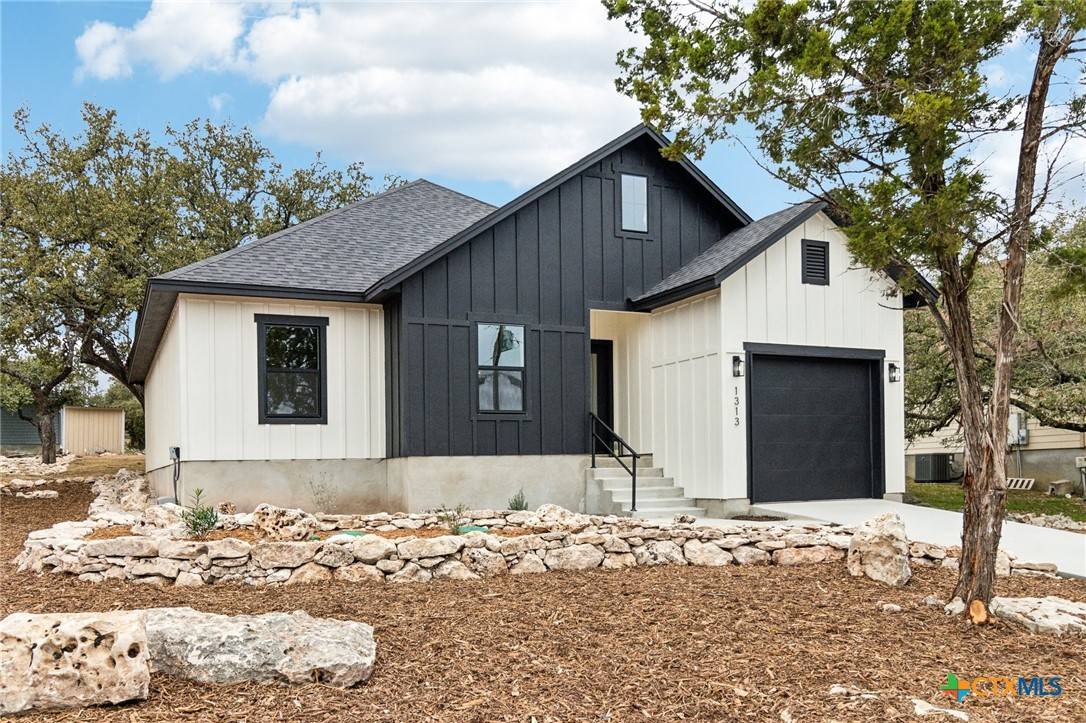 1313 Green Meadow LN, Spring Branch, TX 78070