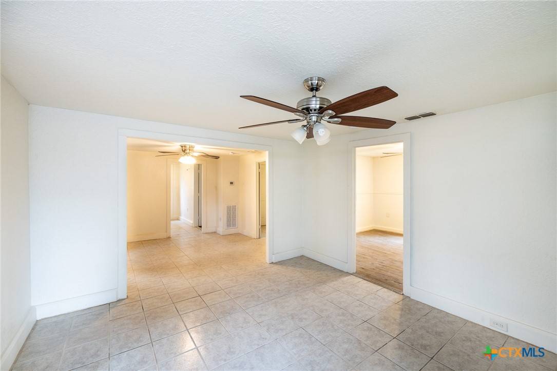 Gonzales, TX 78629,623 Hopkins ST