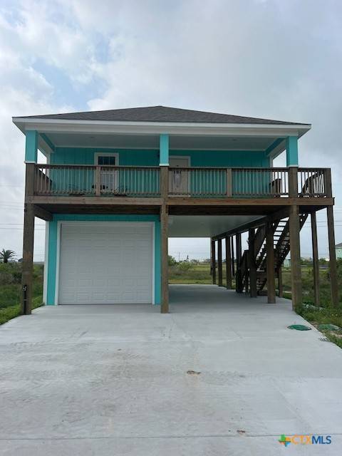 435 W Royal Oak LN, Rockport, TX 78382