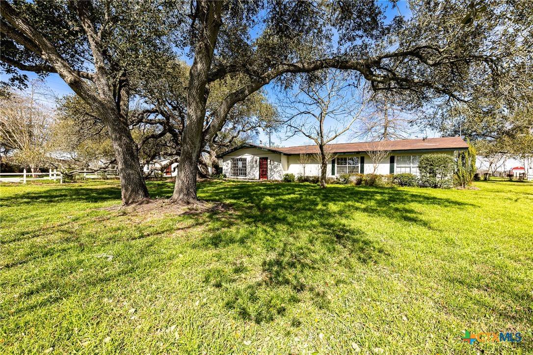 2272 US Highway 90a, Hallettsville, TX 77964