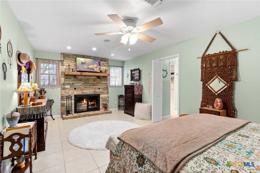 Canyon Lake, TX 78133,652 Tamarack DR