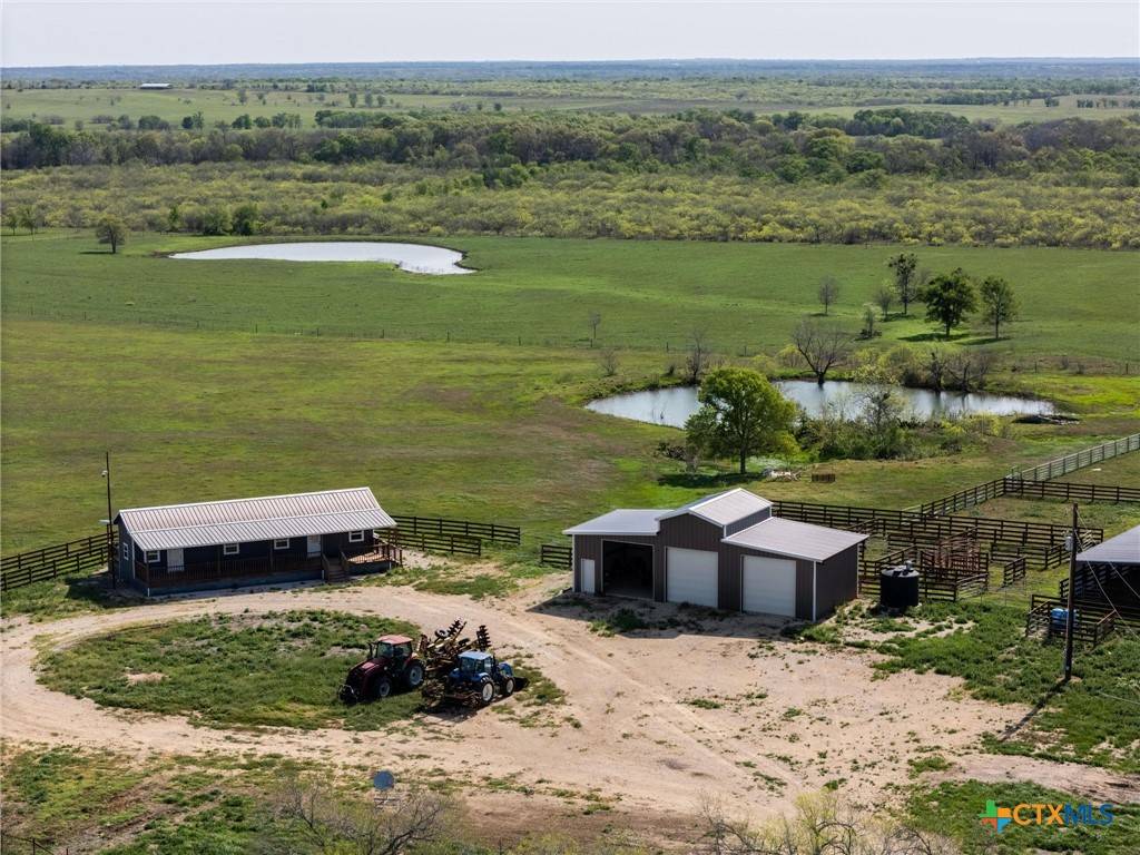 62 County Road 448, Waelder, TX 78959