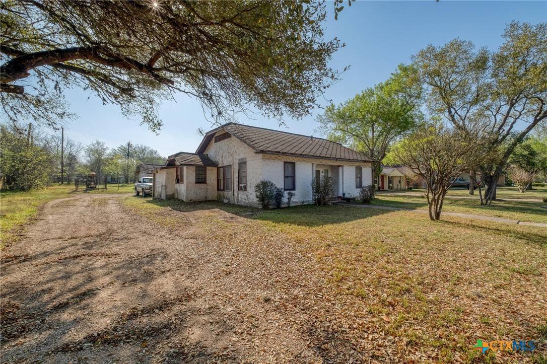 Luling, TX 78648,809 S Pecan AVE