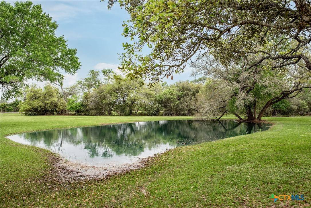 2502 County Road 401, Edna, TX 77957