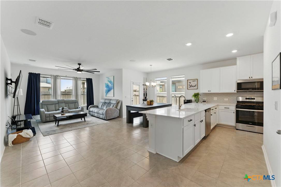 211 Summit DR, Lockhart, TX 78644