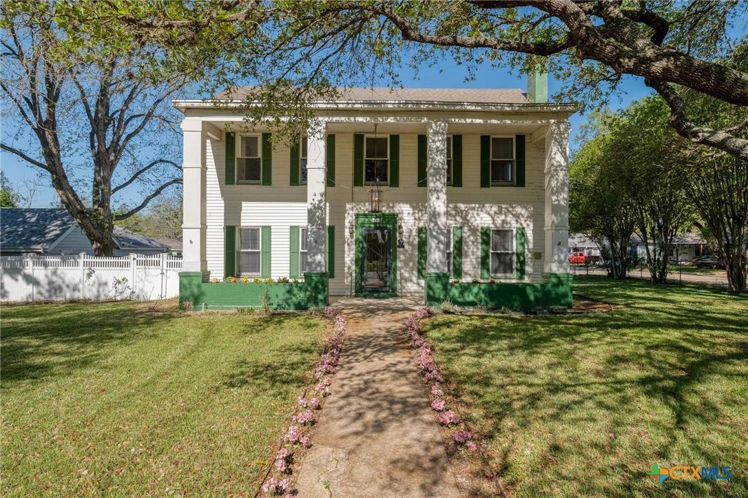700 S Walnut AVE, Luling, TX 78648