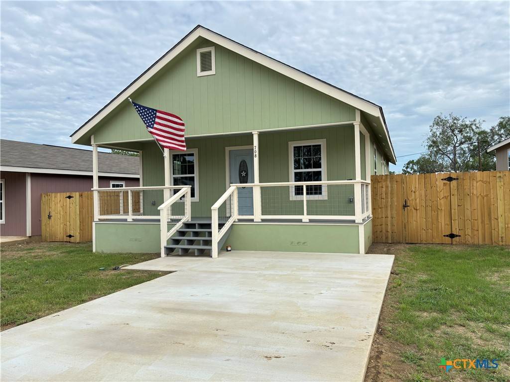 708 E 5th ST, Nixon, TX 78140