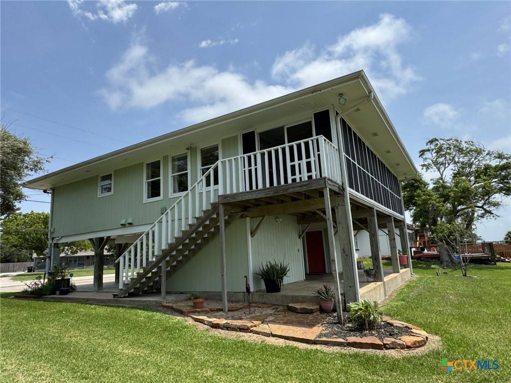 317 E Bayshore DR, Palacios, TX 77465