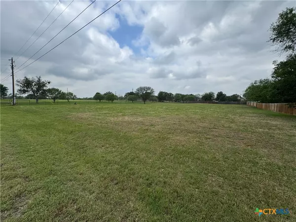 112 Tomahawk TRL, Seguin, TX 78155