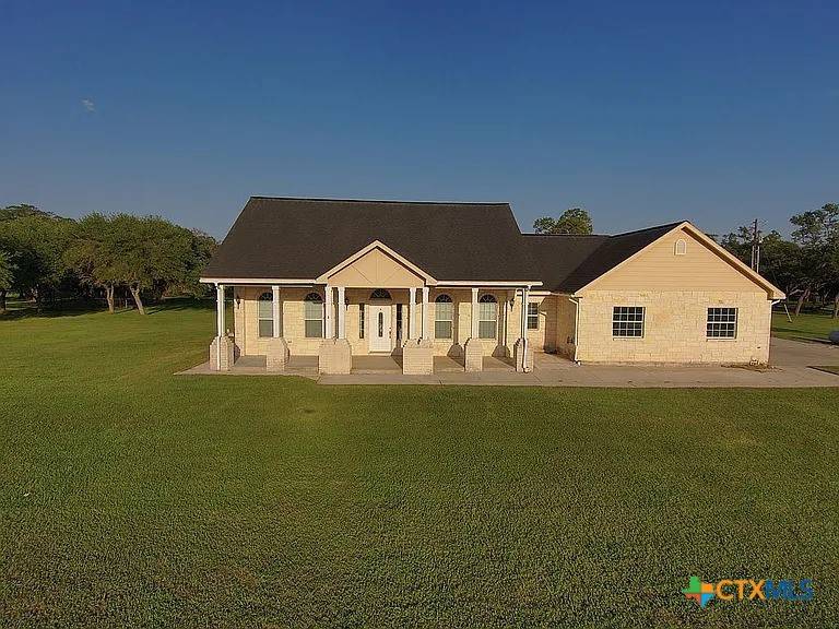 56 Post Oak Jct, Inez, TX 77968