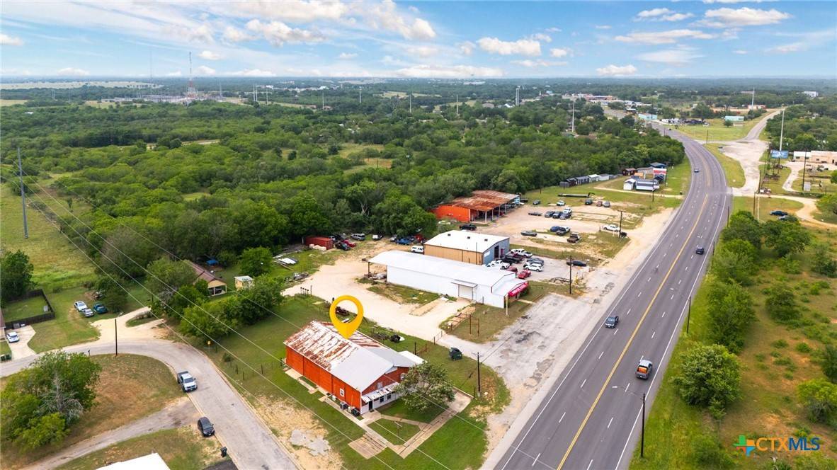 805 N Magnolia AVE, Luling, TX 78648