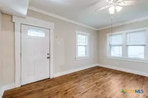 Seguin, TX 78155,922 N Bowie ST