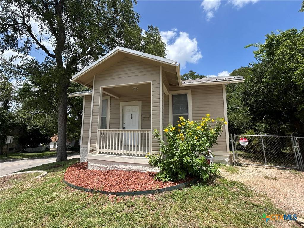 305 S Academy AVE, New Braunfels, TX 78130