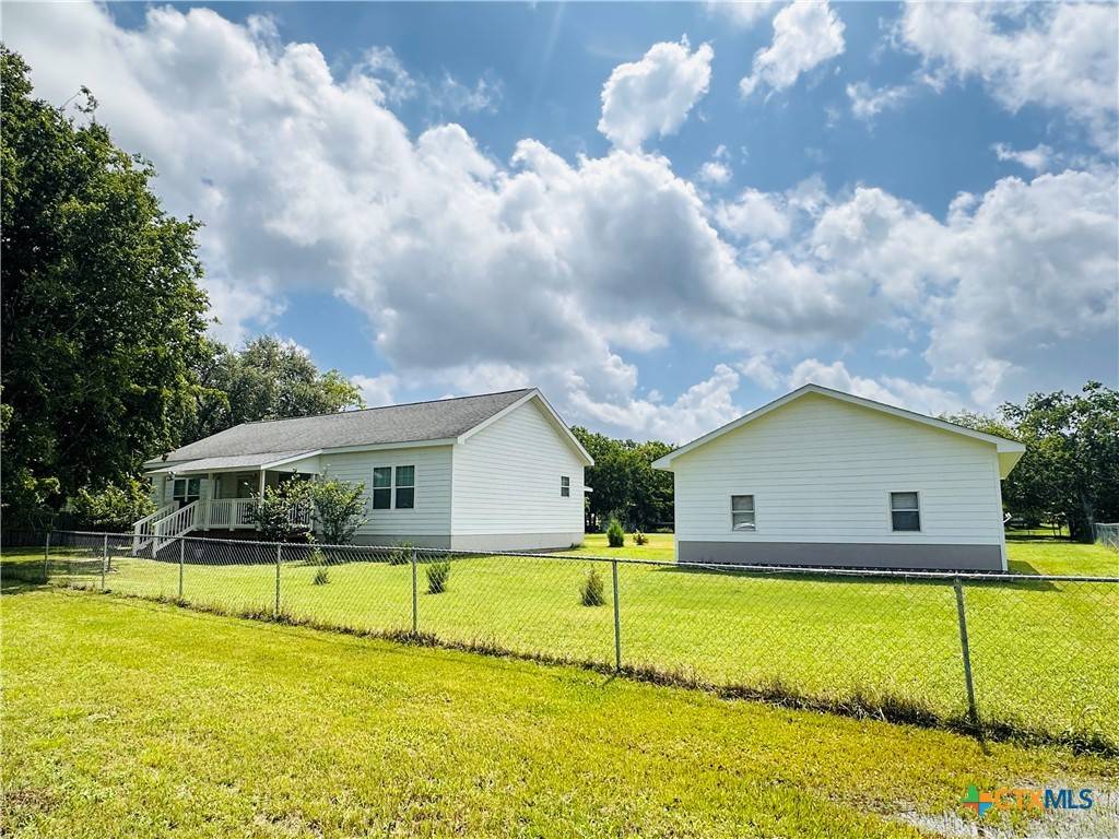 109 N Valley ST, Cuero, TX 77954