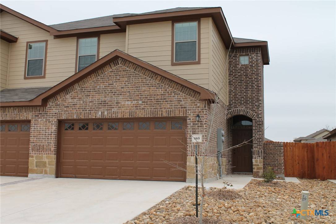 665 Creekside CIR, New Braunfels, TX 78130