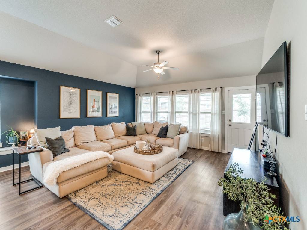 Seguin, TX 78155,1136 Amber Lake