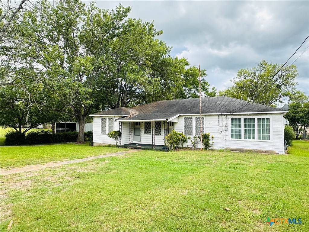 412 Poth ST, Yoakum, TX 77995