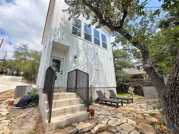 1200 Willow DR, Canyon Lake, TX 78133