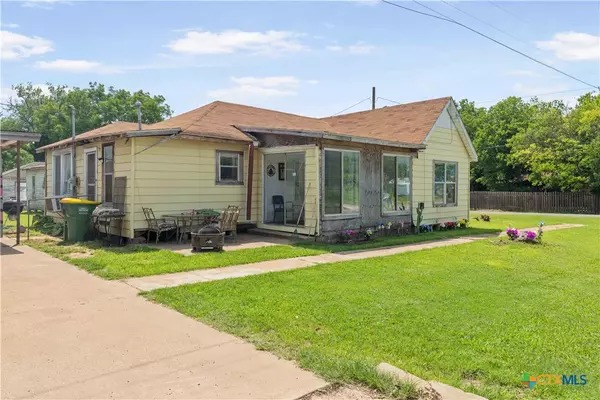 Calvert, TX 77837,304 W Burnett