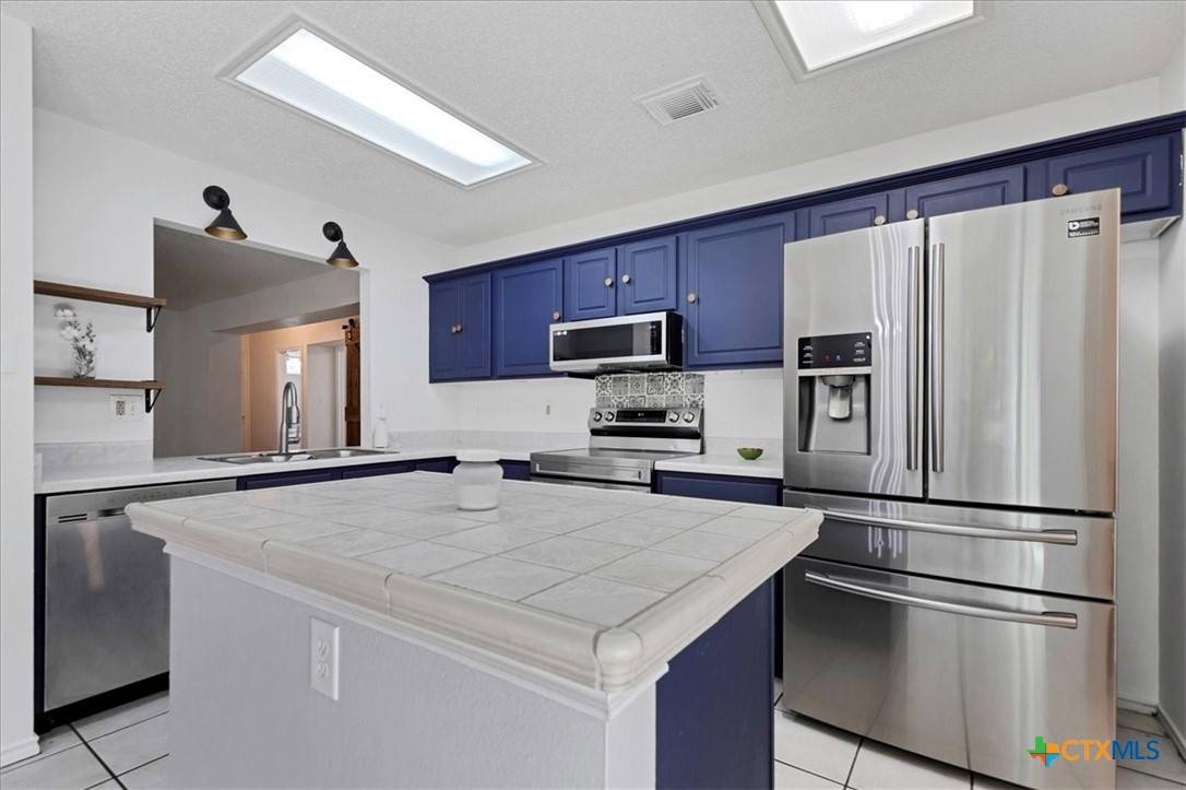 San Antonio, TX 78245,10410 Overland Creek