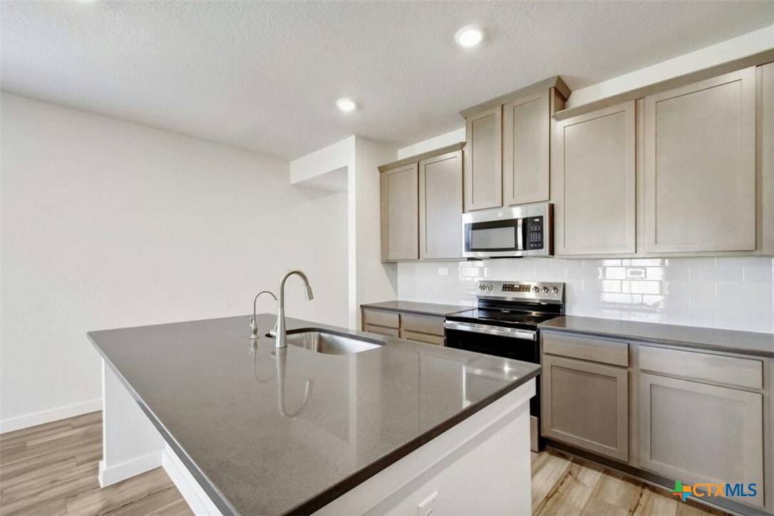 New Braunfels, TX 78130,736 Langston LN