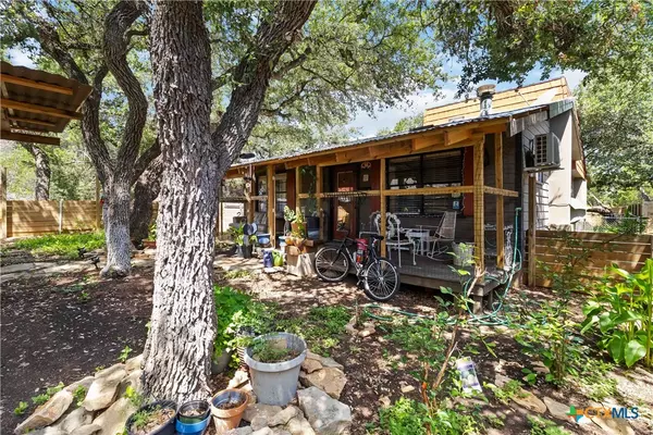 335 Flatrock DR, Canyon Lake, TX 78133