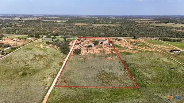 5754 FM 2504, Bigfoot, TX 78005