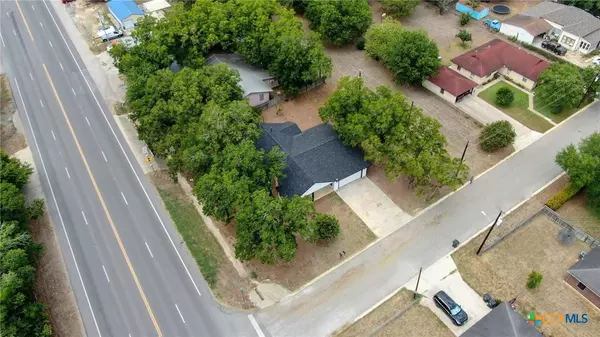 101 E East ST, Stockdale, TX 78160