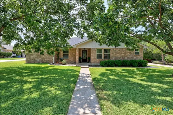 1112 Indian TRL, Salado, TX 76571