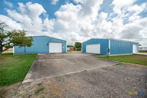 1112 W Dallas AVE, Seadrift, TX 77983