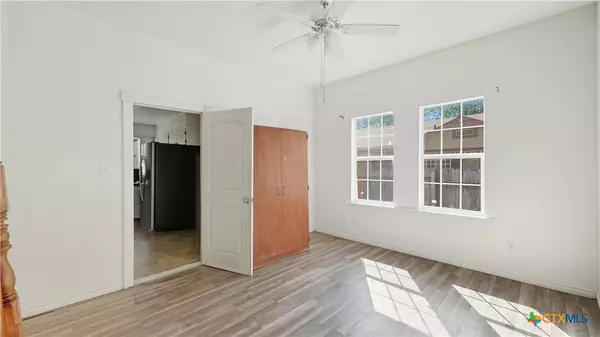 Seguin, TX 78155,415 Elm ST