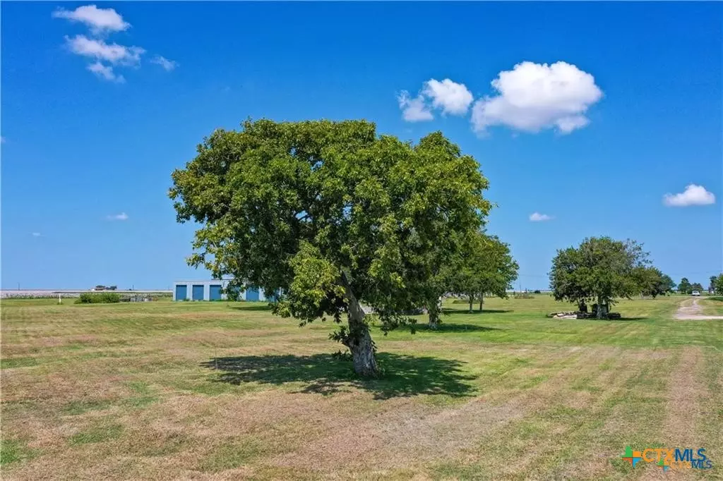 Austwell, TX 77950,302 Luthardt